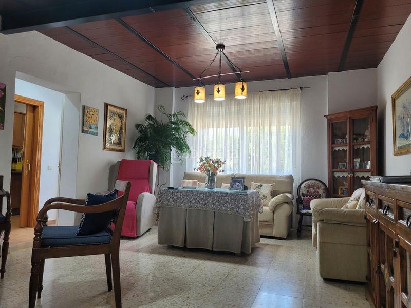 Foto b098a3a2-2207-48d0-8bd8-6bb8ccab8195. Casa adossada a calle Parque Central 5 a Parque Central Estepona