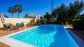 Xalet a Calle parque central 5. Casa / chalet independiente en venta en estepona 29680, málaga,