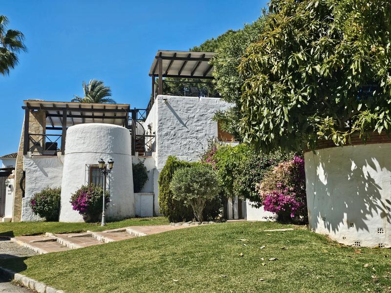 Foto 7f7eb64a-15d7-4cf4-9fc2-5b5ba5e5b8f7. Chalet en avenida plutarco 34 ¡descubre el lujo y exclusividad en sierra blanca, marbella: tu oportunidad de inversión única! en Málaga