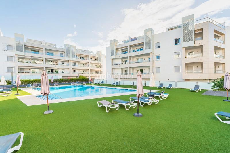 Foto e668f97b-ac20-4fe1-9d1e-9a8761988b53. Piso en calle castilla s/n tu oasis de lujo a un paso del mar en san pedro en Marbella