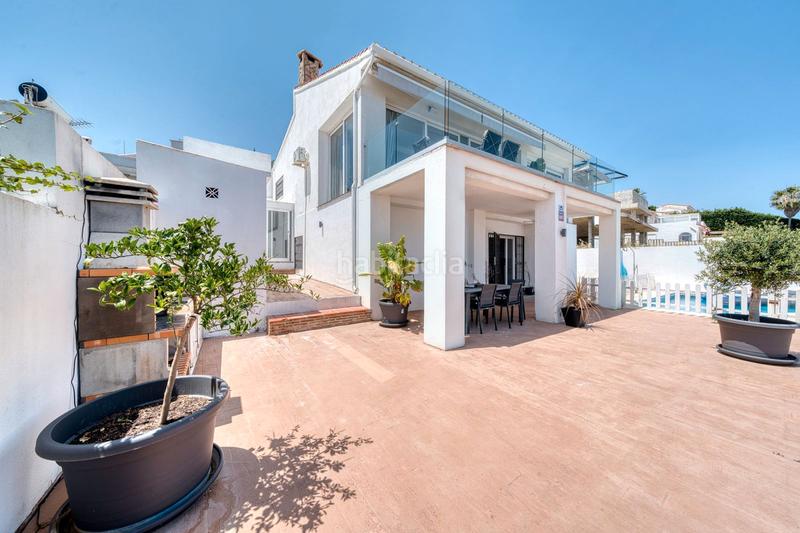 Foto 16efe4ff-71ed-48c3-8fe6-d5b19bc92636. Casa en calle maestro chueca 64 ¡su paraíso le espera! una villa con vistas al mar y potencial ilimitado en Estepona
