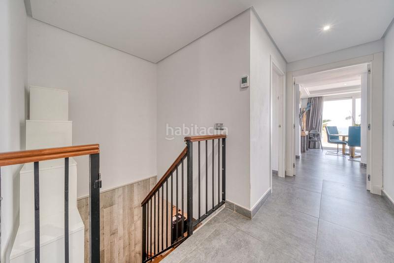 Foto 2d5474fb-b7cc-405f-ac81-60e58c3af2e4. Casa en calle maestro chueca 64 ¡su paraíso le espera! una villa con vistas al mar y potencial ilimitado en Estepona