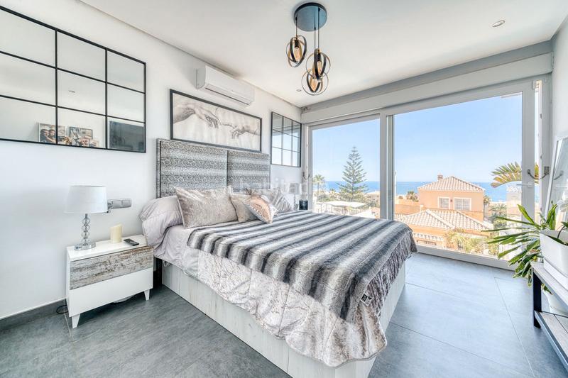 Foto 66890f41-a923-46c7-bc20-bdcd2c15836a. Casa en calle maestro chueca 64 ¡su paraíso le espera! una villa con vistas al mar y potencial ilimitado en Estepona