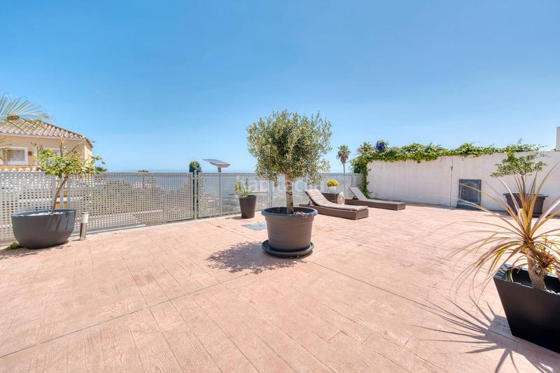 Foto 736bbe7b-d2c5-4b73-8a4f-8e0a2a8e3337. Casa en calle maestro chueca 64 ¡su paraíso le espera! una villa con vistas al mar y potencial ilimitado en Estepona