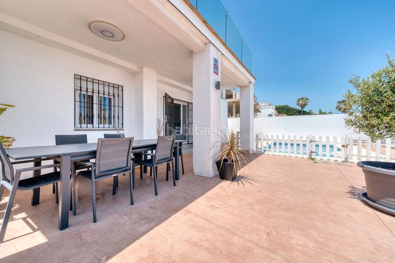 Foto 841bf221-c802-4c3d-8ec0-40924fa9a0c6. Casa en calle maestro chueca 64 ¡su paraíso le espera! una villa con vistas al mar y potencial ilimitado en Estepona