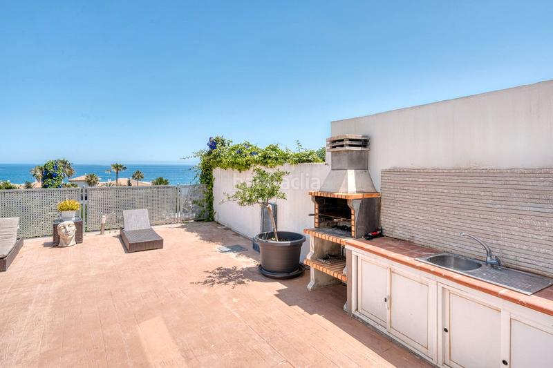 Foto 871121c1-2f45-49dc-97cc-2a9676208c8f. Casa en calle maestro chueca 64 ¡su paraíso le espera! una villa con vistas al mar y potencial ilimitado en Estepona