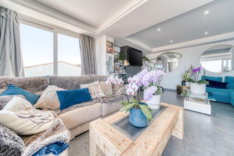 Foto 9fc7b11b-c332-4952-9940-f2245d65107d. Casa en calle maestro chueca 64 ¡su paraíso le espera! una villa con vistas al mar y potencial ilimitado en Estepona