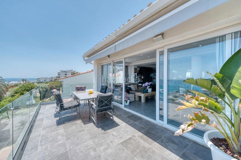 Foto b63d7cad-937e-40ef-9307-e7a4d925fc83. Casa en calle maestro chueca 64 ¡su paraíso le espera! una villa con vistas al mar y potencial ilimitado en Estepona