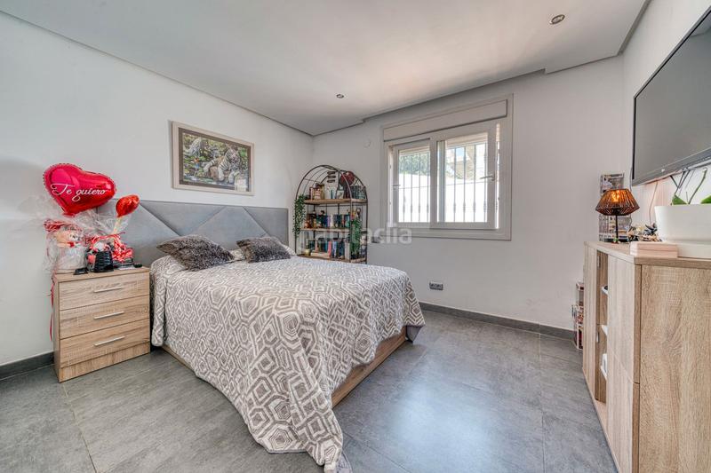 Foto b7e87c35-c5d6-4a8d-95a0-39663c5f9906. Casa en calle maestro chueca 64 ¡su paraíso le espera! una villa con vistas al mar y potencial ilimitado en Estepona