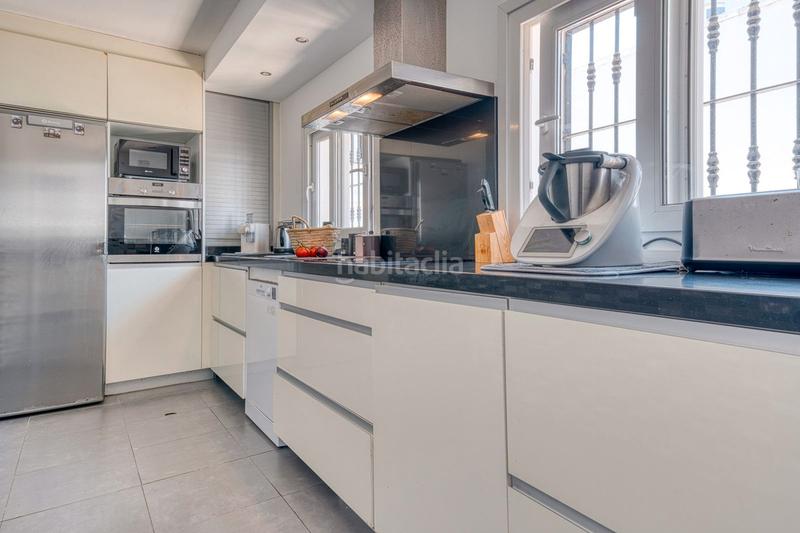 Foto c1f0696d-582e-4b75-96f7-01b689c6764f. Casa en calle maestro chueca 64 ¡su paraíso le espera! una villa con vistas al mar y potencial ilimitado en Estepona