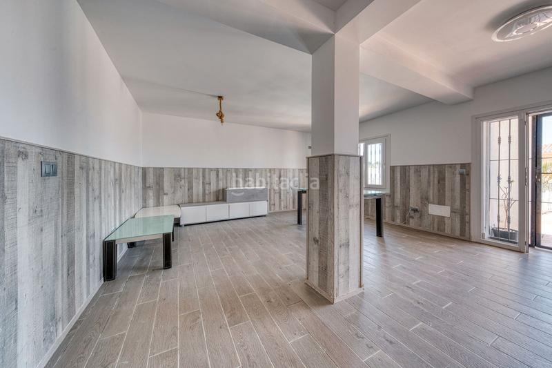 Foto f966d100-13b6-4714-b52c-d656d8a8a284. Casa en calle maestro chueca 64 ¡su paraíso le espera! una villa con vistas al mar y potencial ilimitado en Estepona