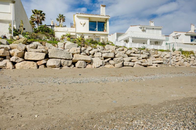 Foto d2a34cef-4d36-48e5-bb3a-bd34926e2a52. Chalet in avenida del carmen 31 in puerto de Estepona Estepona