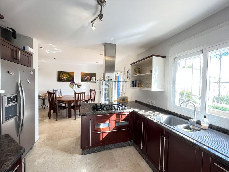 Foto 0034c17a-6f43-4df6-855b-06bb057ea83f. Chalet in avenida del carmen 21 in puerto de Estepona Estepona