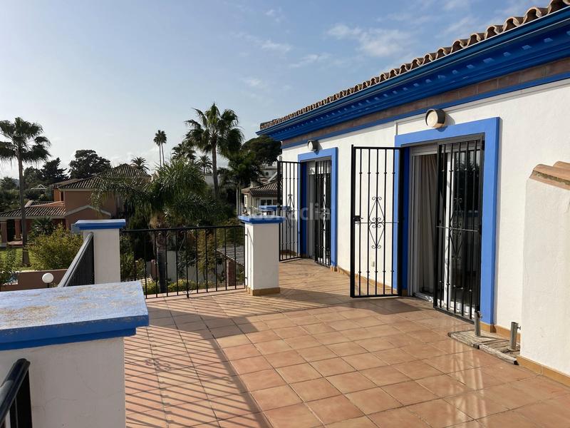 Foto 56e97309-26b8-4bb5-9fe5-9bb9a95ecb49. Chalet in avenida del carmen 21 in puerto de Estepona Estepona