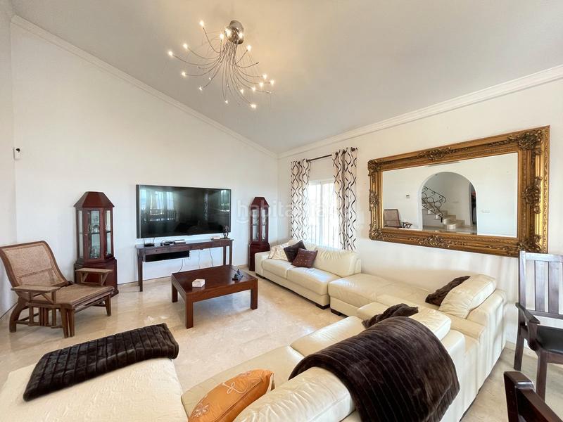 Foto aef120aa-3c2e-4004-829c-ce271c5f6b02. Chalet in avenida del carmen 21 in puerto de Estepona Estepona