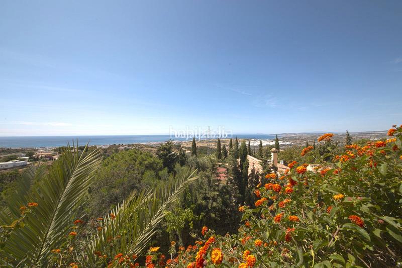 Foto 57a69a8c-ed2b-4c4f-91cc-b7256c777779. Chalet en avenida españa 1 ¡: tu próximo gran movimiento inmobiliario te espera! en Estepona
