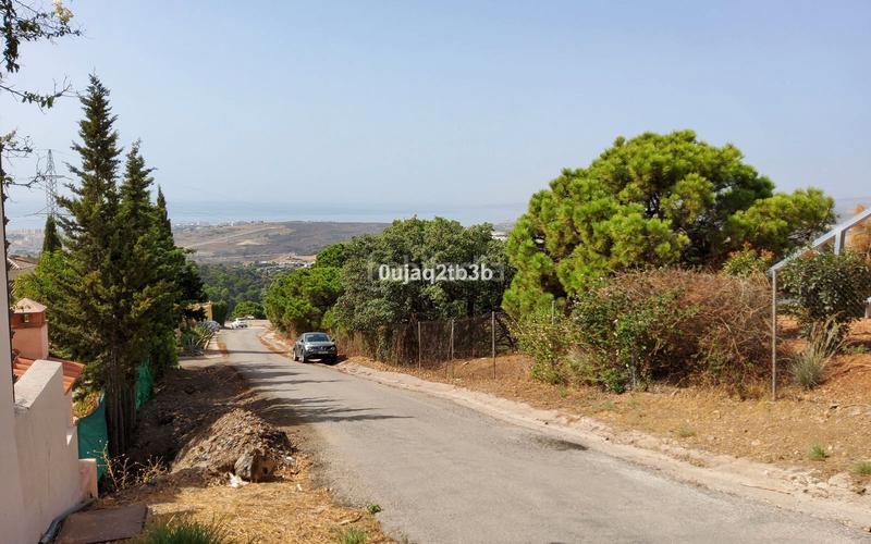 Foto 5c08345b-8e9b-4106-936f-09fda61e4857. Chalet en avenida españa 1 ¡: tu próximo gran movimiento inmobiliario te espera! en Estepona