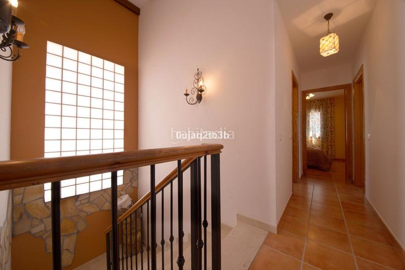 Foto a4daef37-49cf-4adc-8c56-a0d4351c719b. Chalet en avenida españa 1 ¡: tu próximo gran movimiento inmobiliario te espera! en Estepona