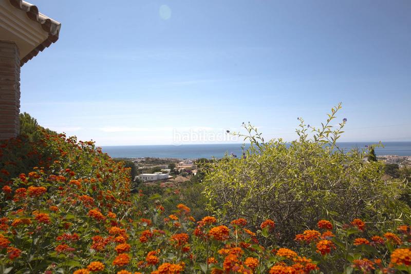 Foto bb67db5f-2e3e-49b8-b910-0c278c2e74dc. Chalet en avenida españa 1 ¡: tu próximo gran movimiento inmobiliario te espera! en Estepona