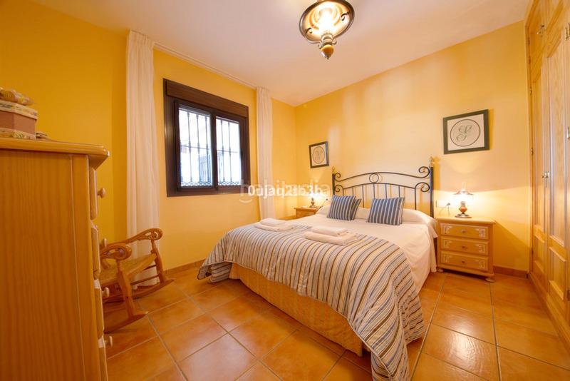 Foto dc930bbd-2277-4824-9901-51948aa5ab1b. Chalet en avenida españa 1 ¡: tu próximo gran movimiento inmobiliario te espera! en Estepona