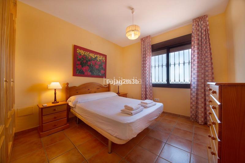 Foto e32bab4c-d313-49d9-901a-33e779daae73. Chalet en avenida españa 1 ¡: tu próximo gran movimiento inmobiliario te espera! en Estepona