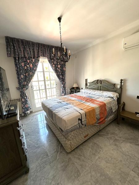 Foto 0843b57d-8a09-4ec7-b2fa-7d8d47b9acf0. Chalet in avenida pablo ruiz picasso 11 in San Pedro de Alcántara Pueblo Marbella