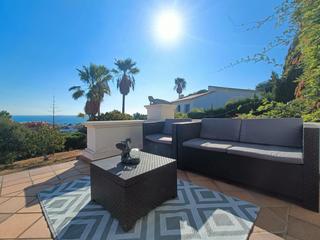 Chalet à Avenida españa 1. ¡despierte su visión: invierta en el paraíso de estepona y multi