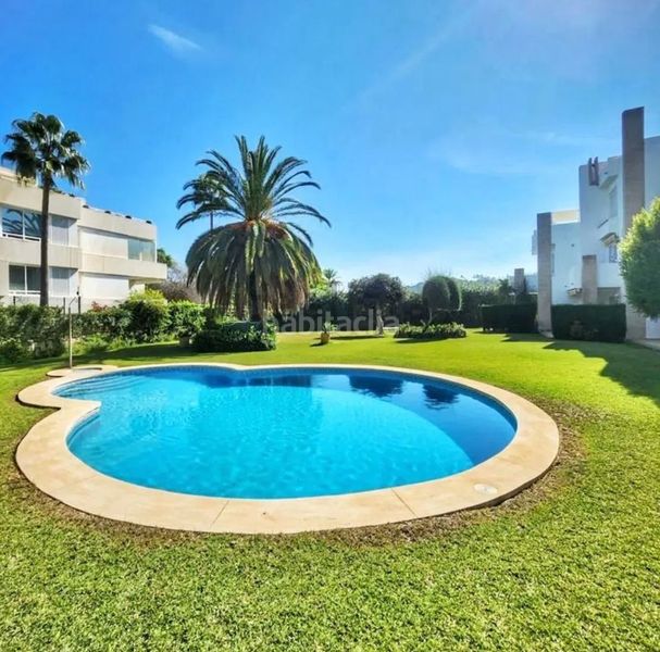 Foto 23d7e24e-9778-4f5e-a87b-8f4fe185b71d. Casa adossada amb piscina a Los Naranjos Marbella