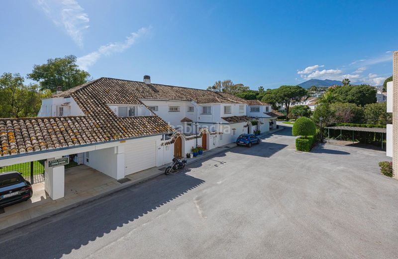 Foto a4d24fa0-16ee-4b2d-bd3c-a3120fe14499. Casa adossada amb piscina a Los Naranjos Marbella