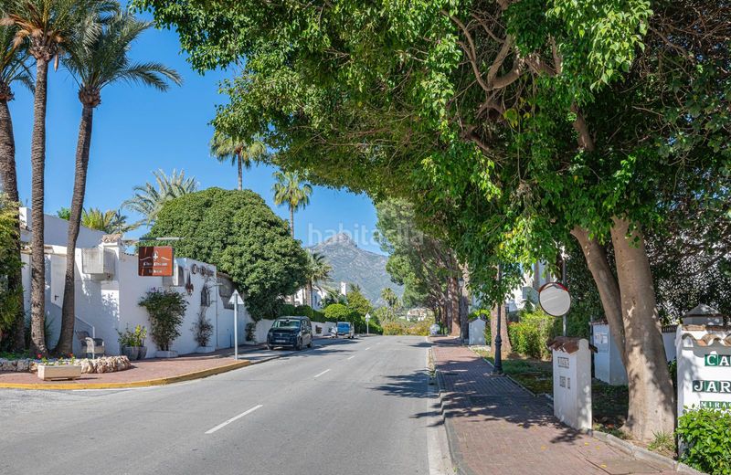 Foto d7911316-627f-4f09-a19b-dfc355e15b4c. Casa adossada amb piscina a Los Naranjos Marbella