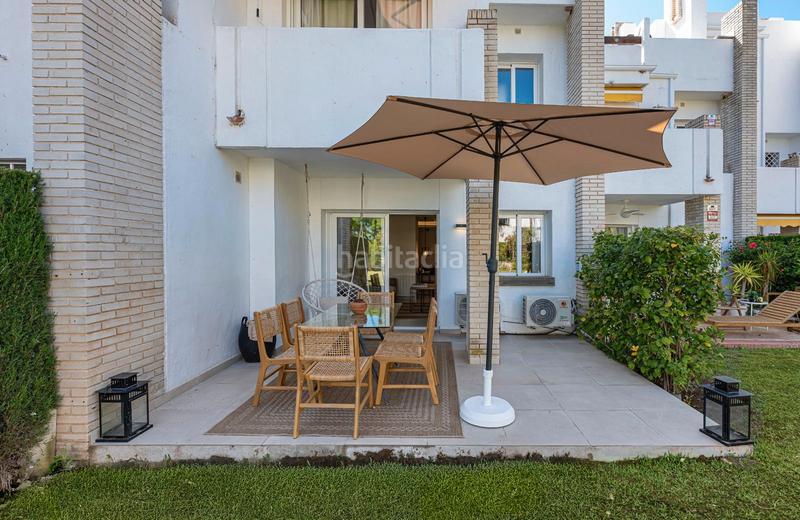 Foto 16efaf4c-e145-49a0-aa07-f340b852e898. Rent semi detached house with pool in Los Naranjos Marbella