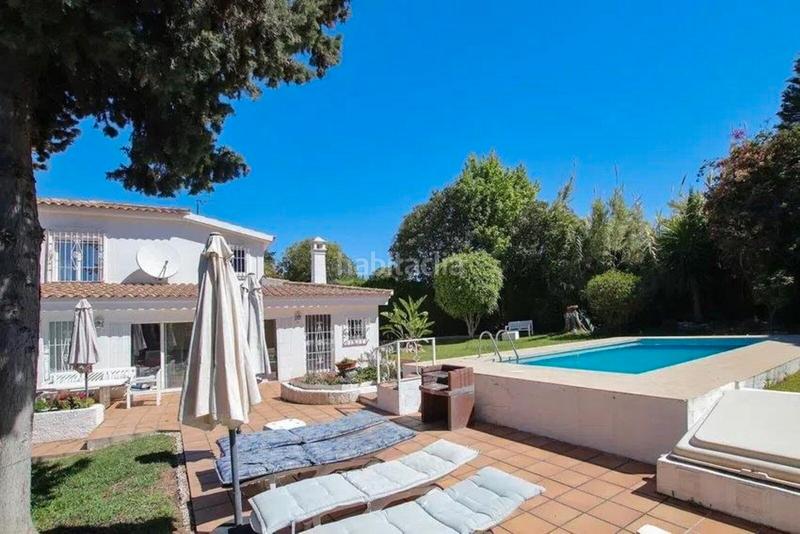 Foto 4efce1b4-2f52-4ee1-941d-a25c987ec9a6. Chalet en avenida de barcelona 8 descubre tu hogar ideal en san pedro de alcántara en Marbella