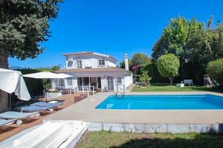 Chalet à Avenida de barcelona 8. Descubre tu hogar ideal en san pedro de alcántara