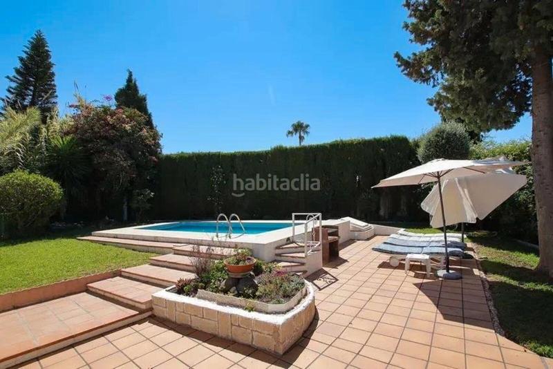 Foto 8884dcc2-c677-41d4-8104-6465d86b6a0a. Chalet en avenida de barcelona 8 descubre tu hogar ideal en san pedro de alcántara en Marbella