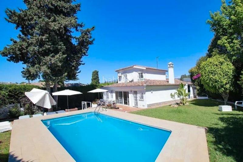 Foto ad158c43-1c44-4a37-94dc-48bbff2ebb7b. Chalet en avenida de barcelona 8 descubre tu hogar ideal en san pedro de alcántara en Marbella