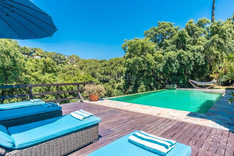 Foto 12c3bd94-6cc0-49e9-9045-9a0a56121296. Chalet dans avenida de las naciones 7 dans altos de Estepona Estepona