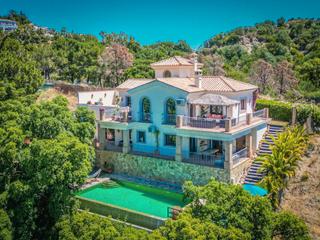 Xalet a Avenida de las naciones 7. Ifield house: un paraíso exclusivo en forest hills, estepona