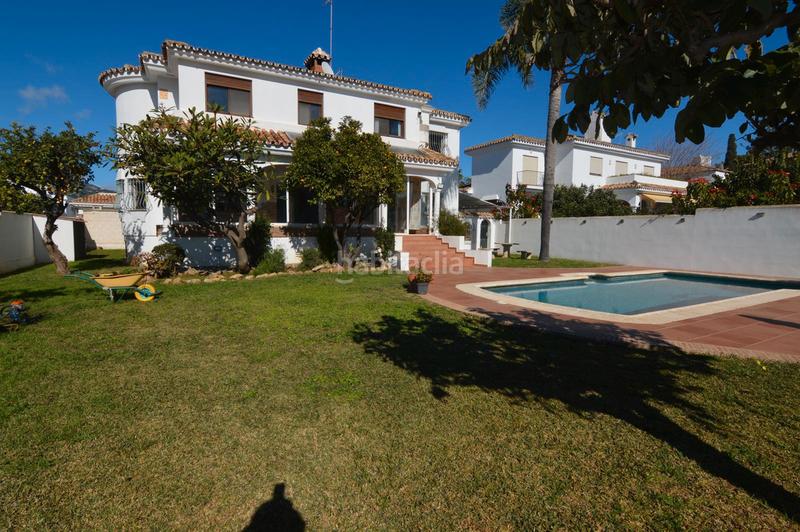 Foto 61b8a9b4-6666-4b9d-b90c-5dedee4a6f70. Chalet en plaza josé agüera 1 descubra la perfección en altavista: su villa ideal en san pedro de alcántara en Marbella