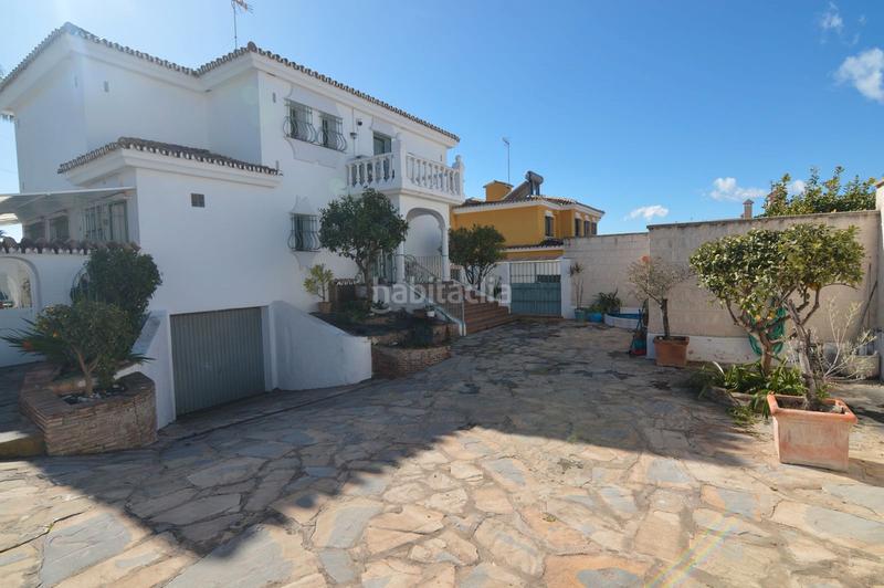 Foto 99fa974f-5376-4dfc-8e73-517ac85f0a21. Chalet en plaza josé agüera 1 descubra la perfección en altavista: su villa ideal en san pedro de alcántara en Marbella