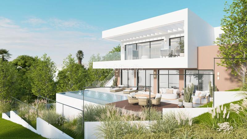 Foto e1306d6c-b81e-4489-8bd6-c0f568f0d5cd. Chalet en calle villa borghese 1 viva el lujo sostenible : una oportunidad única con vistas al golf en Estepona
