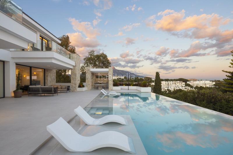 Foto d764d441-0a3a-45b6-a02b-1c4c9f831555. Chalet in avenida tomás pascual 34 in La Quinta Benahavís