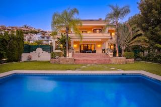 Xalet a Avenida de ronda 3c. Los arqueros: tu oasis de lujo y bienestar te espera en marbella