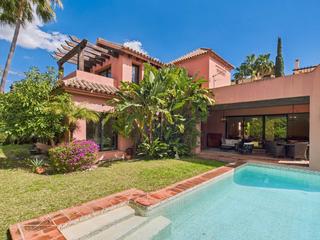 Chalet à Carretera de cádiz 340. Descubre el campanario: tu oasis andaluz te espera