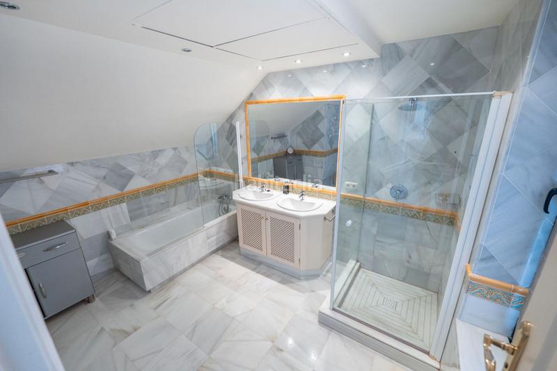 Foto a20a15aa-caf8-4d04-b06c-69bd89ca8094. Rent penthouse in carretera benahavís 15 in Nueva Atalaya Estepona