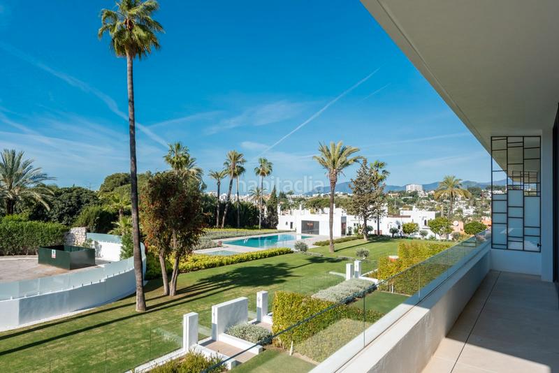 Foto 477b0997-8c8b-48d1-8019-9e352d788d0e. Casa aparellada amb piscina a Casco Antiguo Marbella