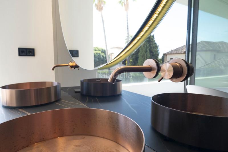 Foto 4f242807-6334-4272-9af6-8e4f95f4cdf1. Casa aparellada amb piscina a Casco Antiguo Marbella