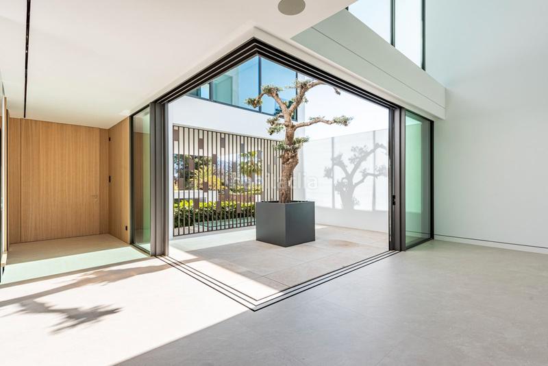 Foto 6dde9d5d-2125-4fe6-ad9c-767772812a9a. Casa aparellada amb piscina a Casco Antiguo Marbella