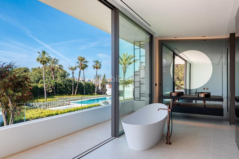 Foto f72653d0-0747-46da-b984-67b934414087. Casa aparellada amb piscina a Casco Antiguo Marbella