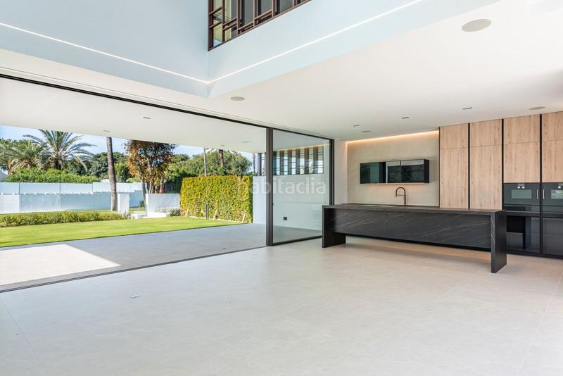 Foto f86c4284-4059-41ef-b579-537fc297b05b. Casa aparellada amb piscina a Casco Antiguo Marbella