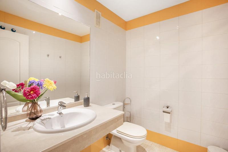 Foto d0f29cf7-7832-4f01-bcaf-63d07ed8d351. Piso en calle sp 28 de febrero 1 piso en venta en Marbella